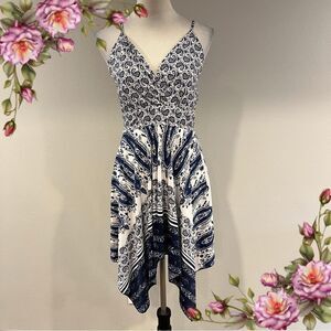 Blue and White‎ Paisley v-neck asymmetrical mini Dress size medium